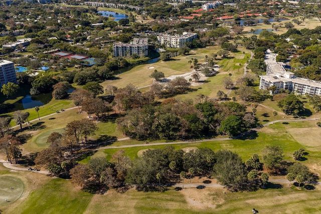 575 Oaks Lane 1002, Pompano Beach, FL 33069