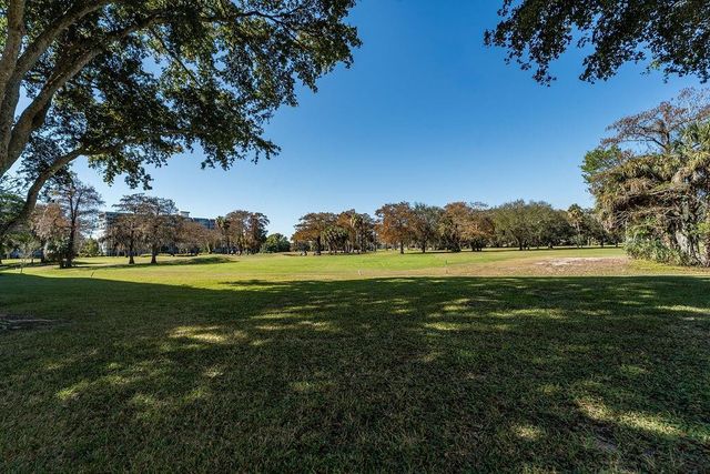 575 Oaks Lane 1002, Pompano Beach, FL 33069