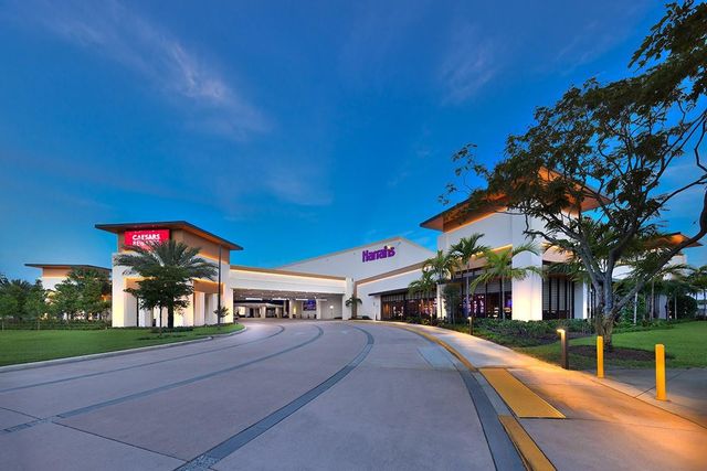 575 Oaks Lane 1002, Pompano Beach, FL 33069