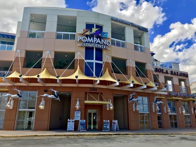 575 Oaks Lane 1002, Pompano Beach, FL 33069