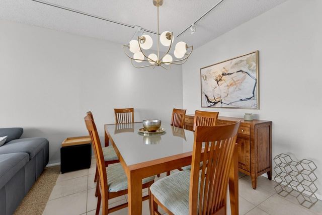 575 Oaks Lane 1002, Pompano Beach, FL 33069