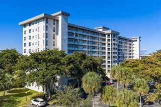 575 Oaks Lane 1002, Pompano Beach, FL 33069