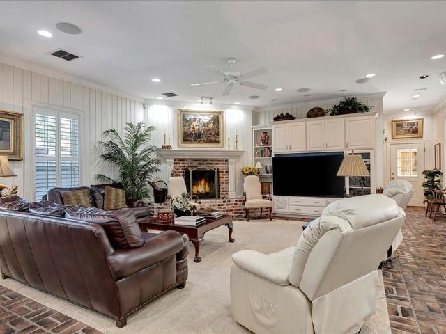 107 Torrey Pines Drive, Lufkin, TX 75901