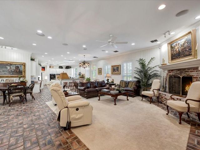 107 Torrey Pines Drive, Lufkin, TX 75901