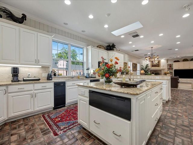 107 Torrey Pines Drive, Lufkin, TX 75901