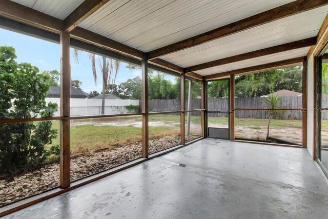 8709 N RENFREW PLACE, Tampa, FL 33604