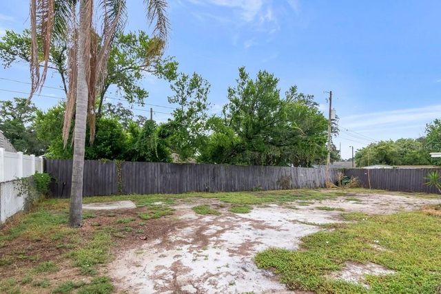 8709 N RENFREW PLACE, Tampa, FL 33604