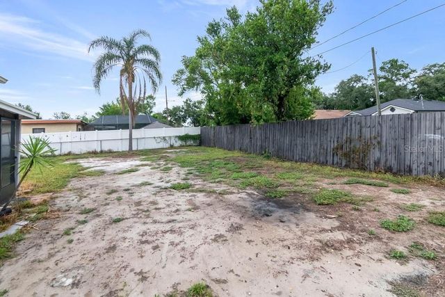 8709 N RENFREW PLACE, Tampa, FL 33604