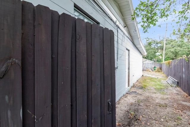 8709 N RENFREW PLACE, Tampa, FL 33604