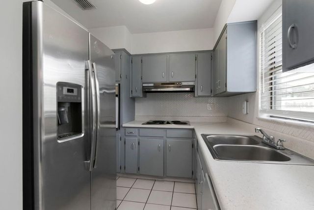 8709 N RENFREW PLACE, Tampa, FL 33604