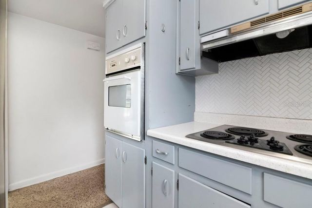 8709 N RENFREW PLACE, Tampa, FL 33604