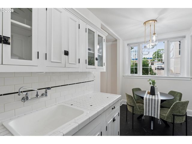 20 Nw 16TH Ave 8, Portland, OR 97209
