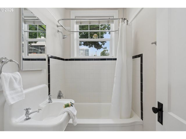 20 Nw 16TH Ave 8, Portland, OR 97209