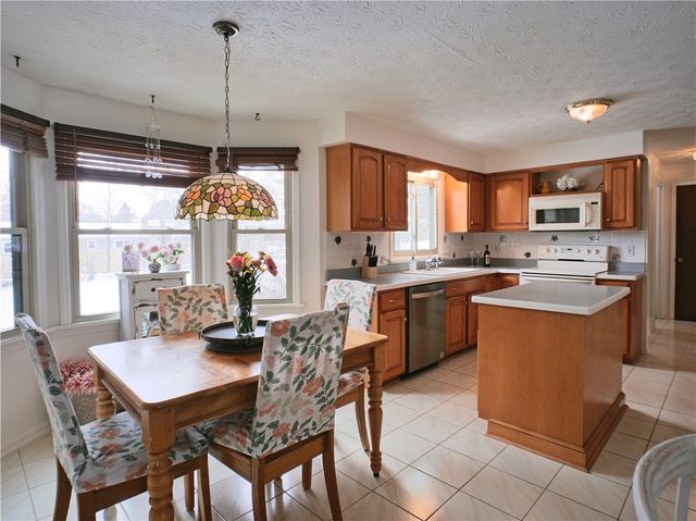 3 Freshfield, Perinton, NY 14450