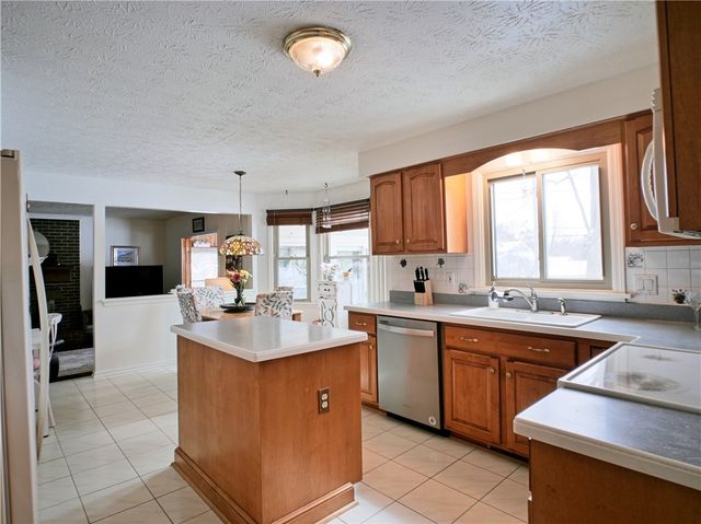 3 Freshfield, Perinton, NY 14450