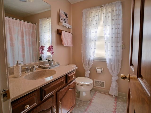 3 Freshfield, Perinton, NY 14450