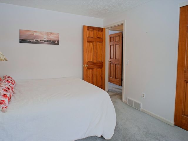 3 Freshfield, Perinton, NY 14450