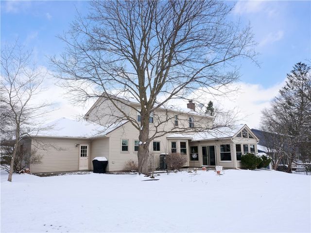 3 Freshfield, Perinton, NY 14450