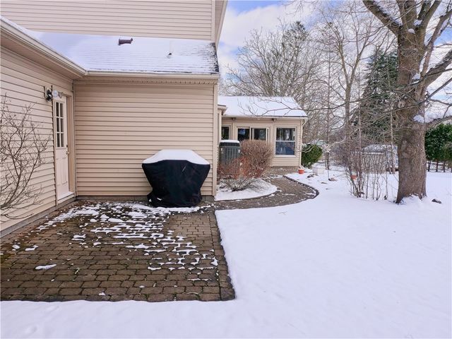 3 Freshfield, Perinton, NY 14450