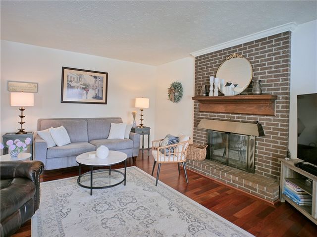 3 Freshfield, Perinton, NY 14450