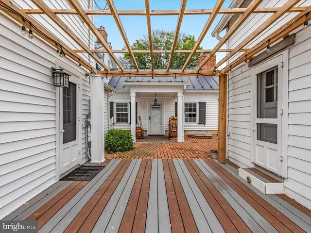 27986 OLD VALLEY PIKE, Toms Brook, VA 22660