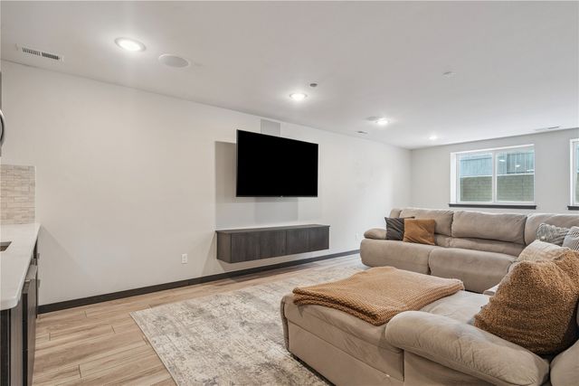 1389 Cardinal Drive, Fairfax, IA 52228