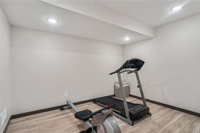 1389 Cardinal Drive, Fairfax, IA 52228