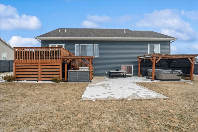 1389 Cardinal Drive, Fairfax, IA 52228