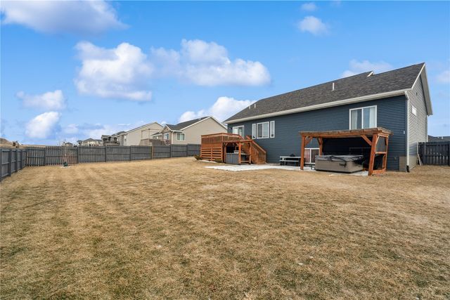 1389 Cardinal Drive, Fairfax, IA 52228
