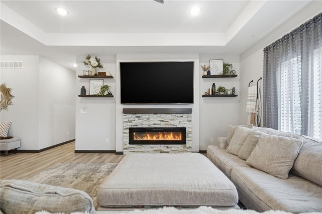 1389 Cardinal Drive, Fairfax, IA 52228