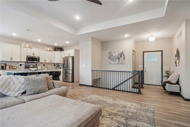 1389 Cardinal Drive, Fairfax, IA 52228