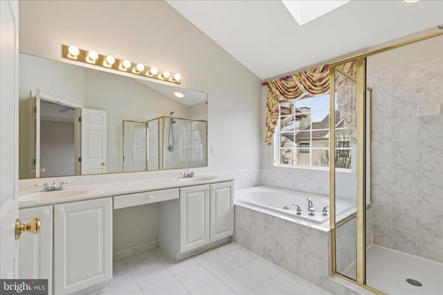 2682 LOGAN WOOD DR, Herndon, VA 20171