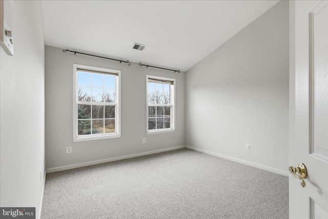 2682 LOGAN WOOD DR, Herndon, VA 20171