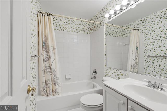 2682 LOGAN WOOD DR, Herndon, VA 20171