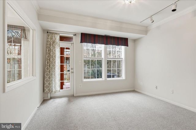 2682 LOGAN WOOD DR, Herndon, VA 20171