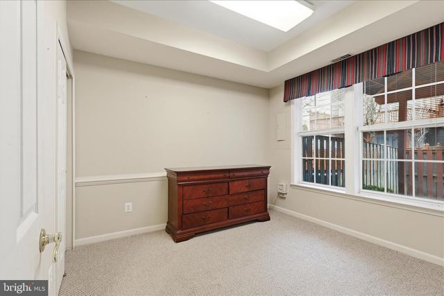 2682 LOGAN WOOD DR, Herndon, VA 20171