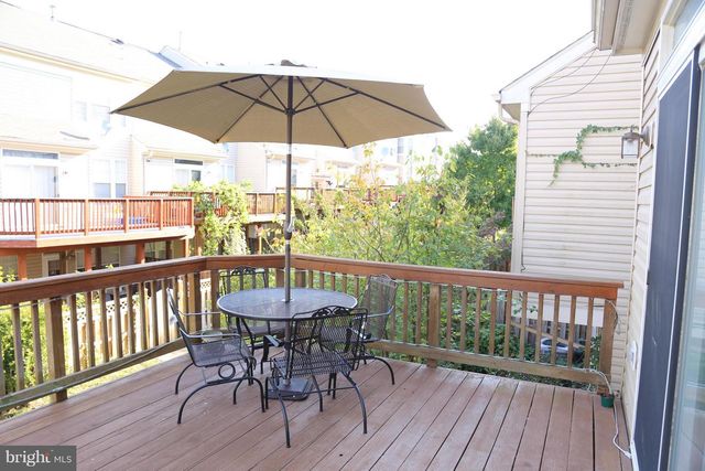 2682 LOGAN WOOD DR, Herndon, VA 20171