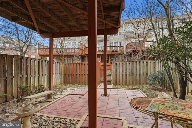 2682 LOGAN WOOD DR, Herndon, VA 20171