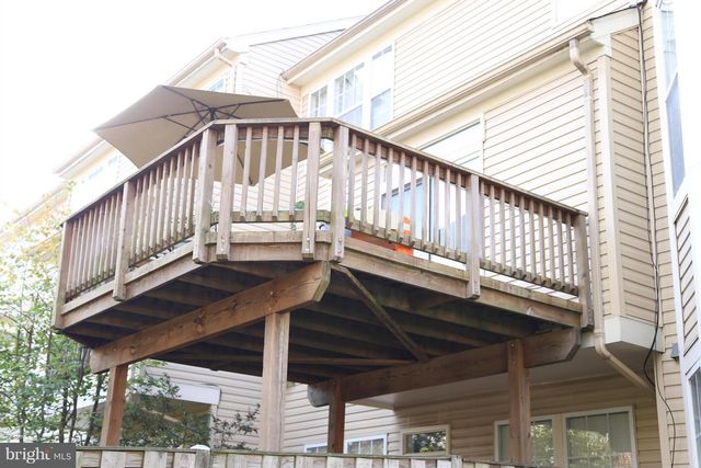 2682 LOGAN WOOD DR, Herndon, VA 20171