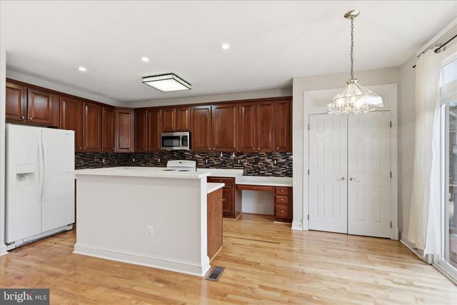 2682 LOGAN WOOD DR, Herndon, VA 20171