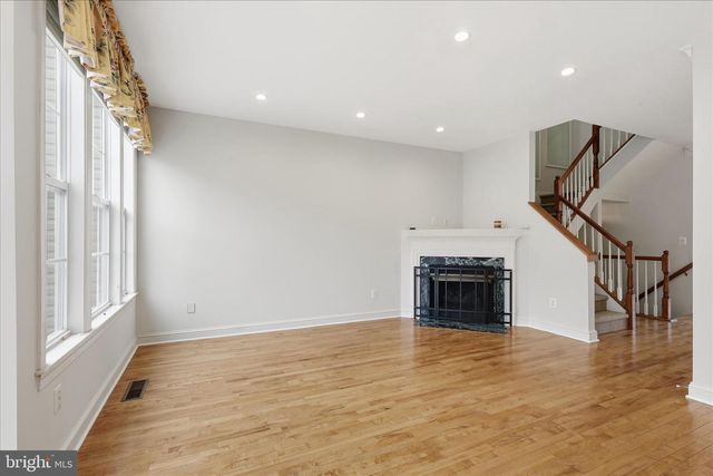 2682 LOGAN WOOD DR, Herndon, VA 20171