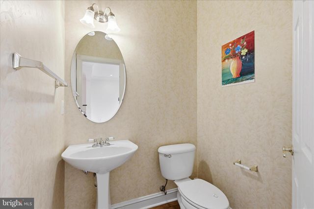 2682 LOGAN WOOD DR, Herndon, VA 20171