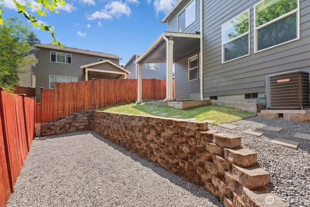 16233 76th Avenue Court E, Puyallup, WA 98375
