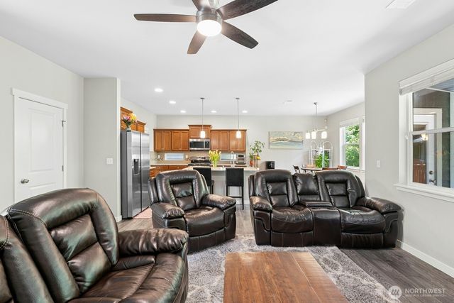 16233 76th Avenue Court E, Puyallup, WA 98375
