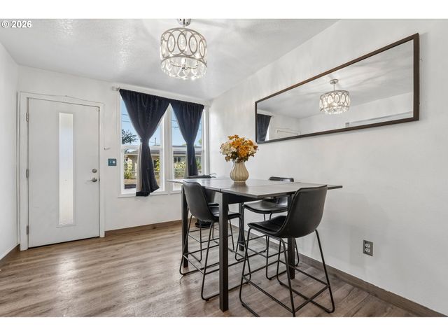 8318 Se KNAPP St, Portland, OR 97266