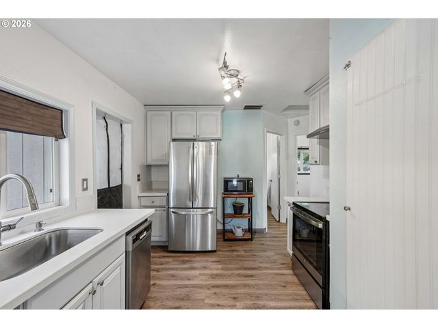 8318 Se KNAPP St, Portland, OR 97266