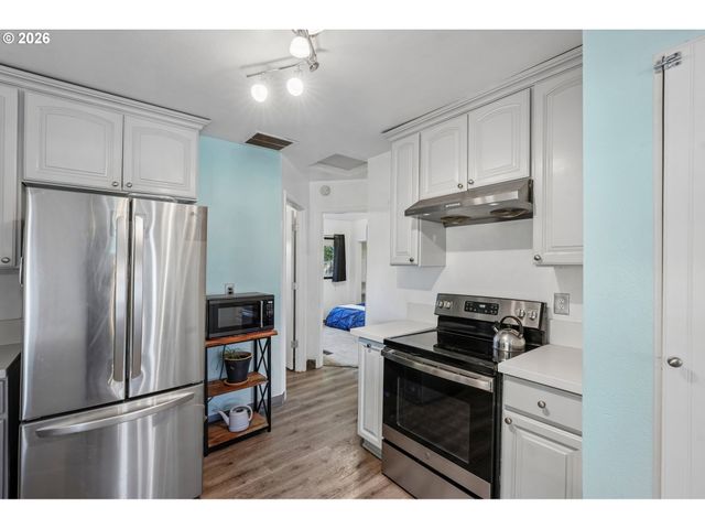 8318 Se KNAPP St, Portland, OR 97266