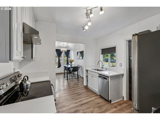 8318 Se KNAPP St, Portland, OR 97266