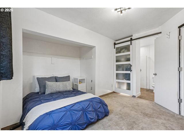 8318 Se KNAPP St, Portland, OR 97266