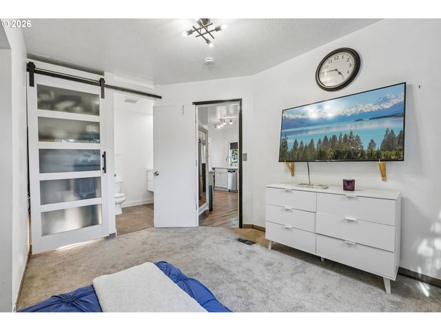 8318 Se KNAPP St, Portland, OR 97266